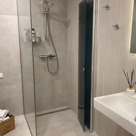 Sunset Apartment, Roduga Korter Uues Majas! شقة
